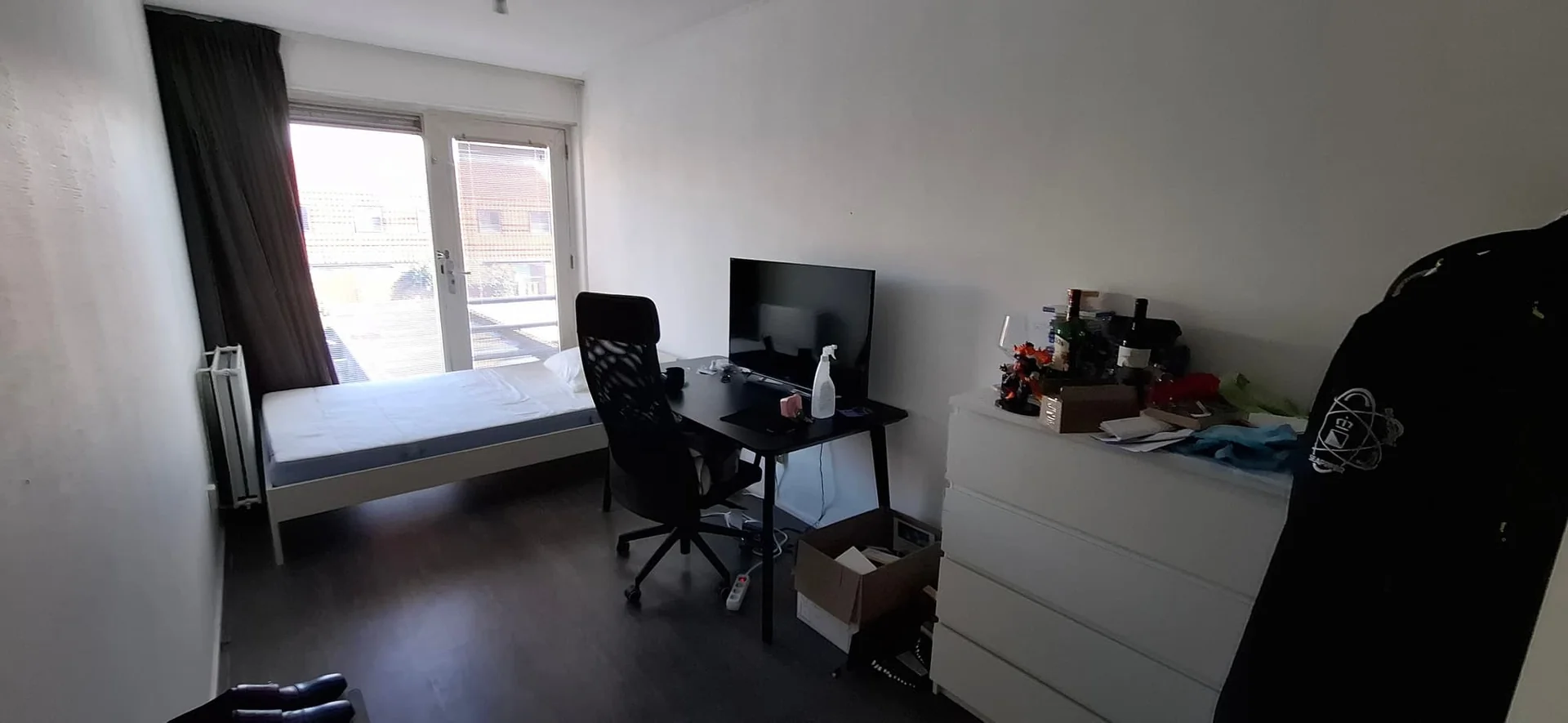 Foto van de Kamer gelegen aan de Van der Woudendijk in Den Haag