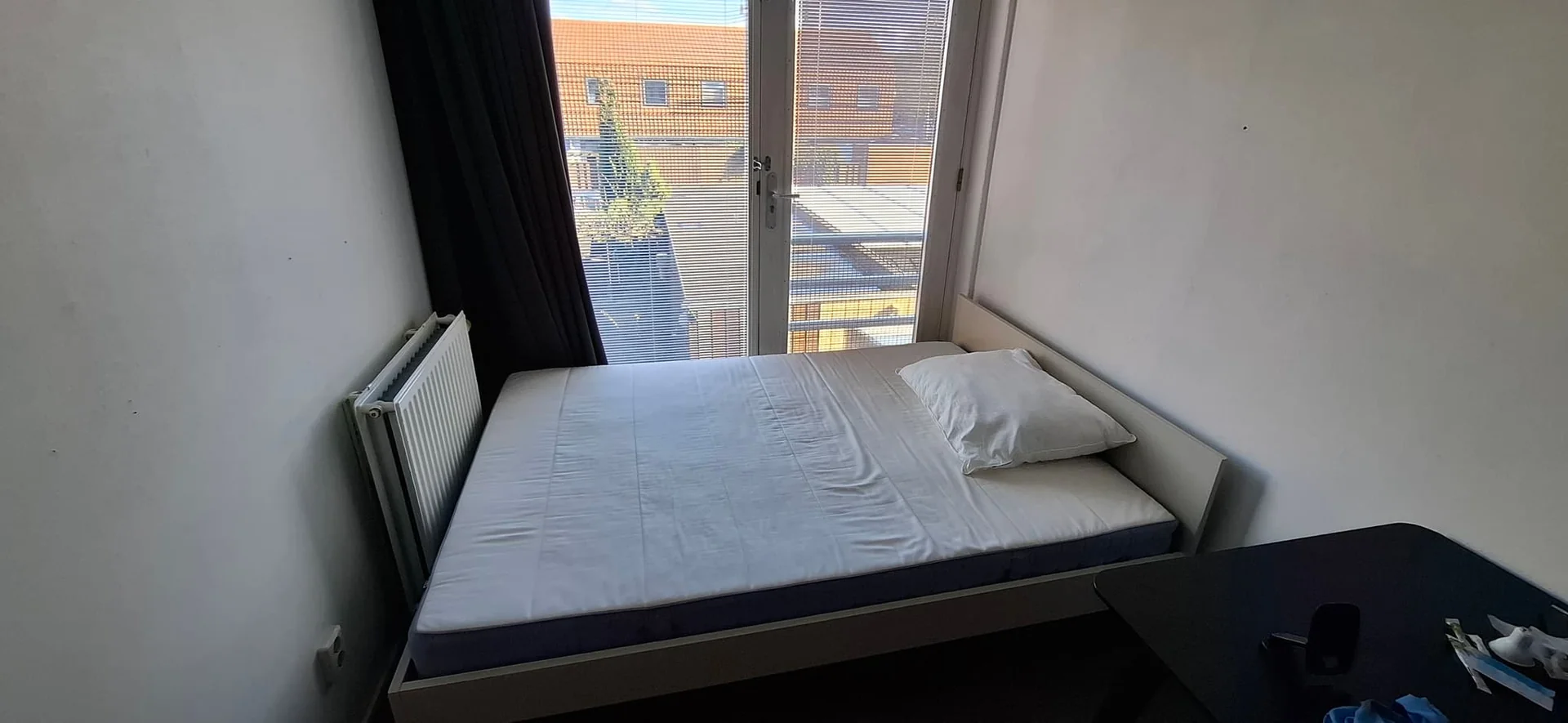 Foto van de Kamer gelegen aan de Van der Woudendijk in Den Haag