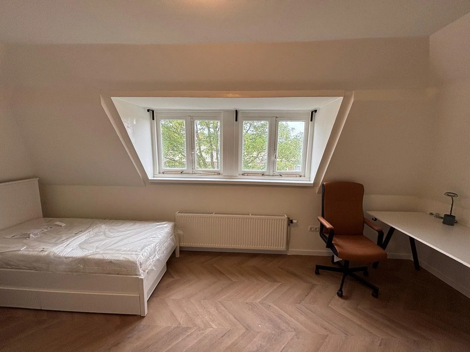 Foto van de Kamer gelegen aan de Loosduinseweg in Den Haag