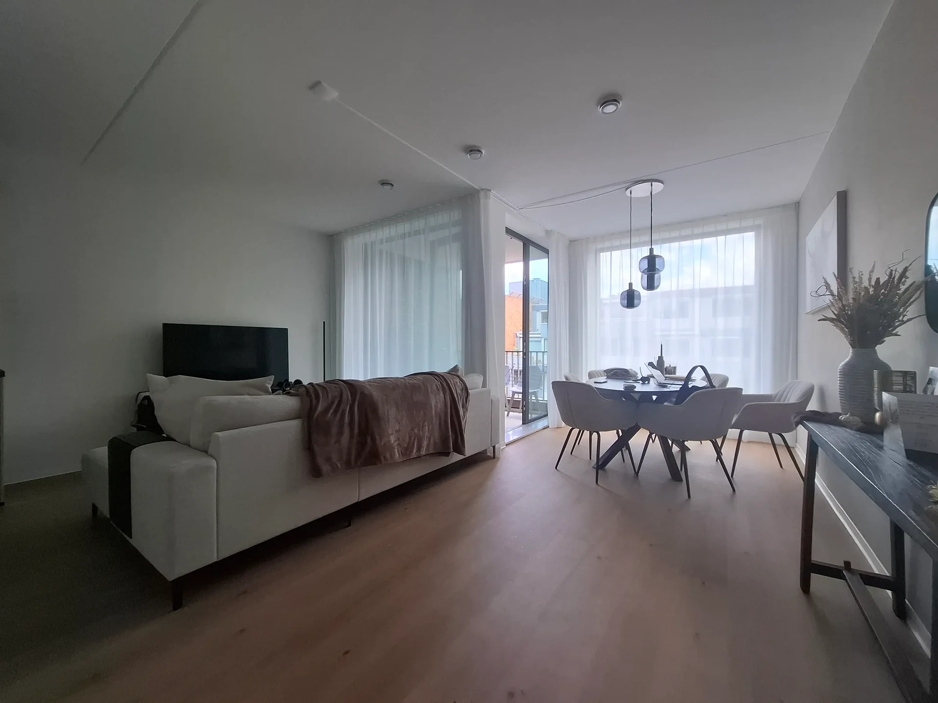 geblurde versie van de foto als achtergrond