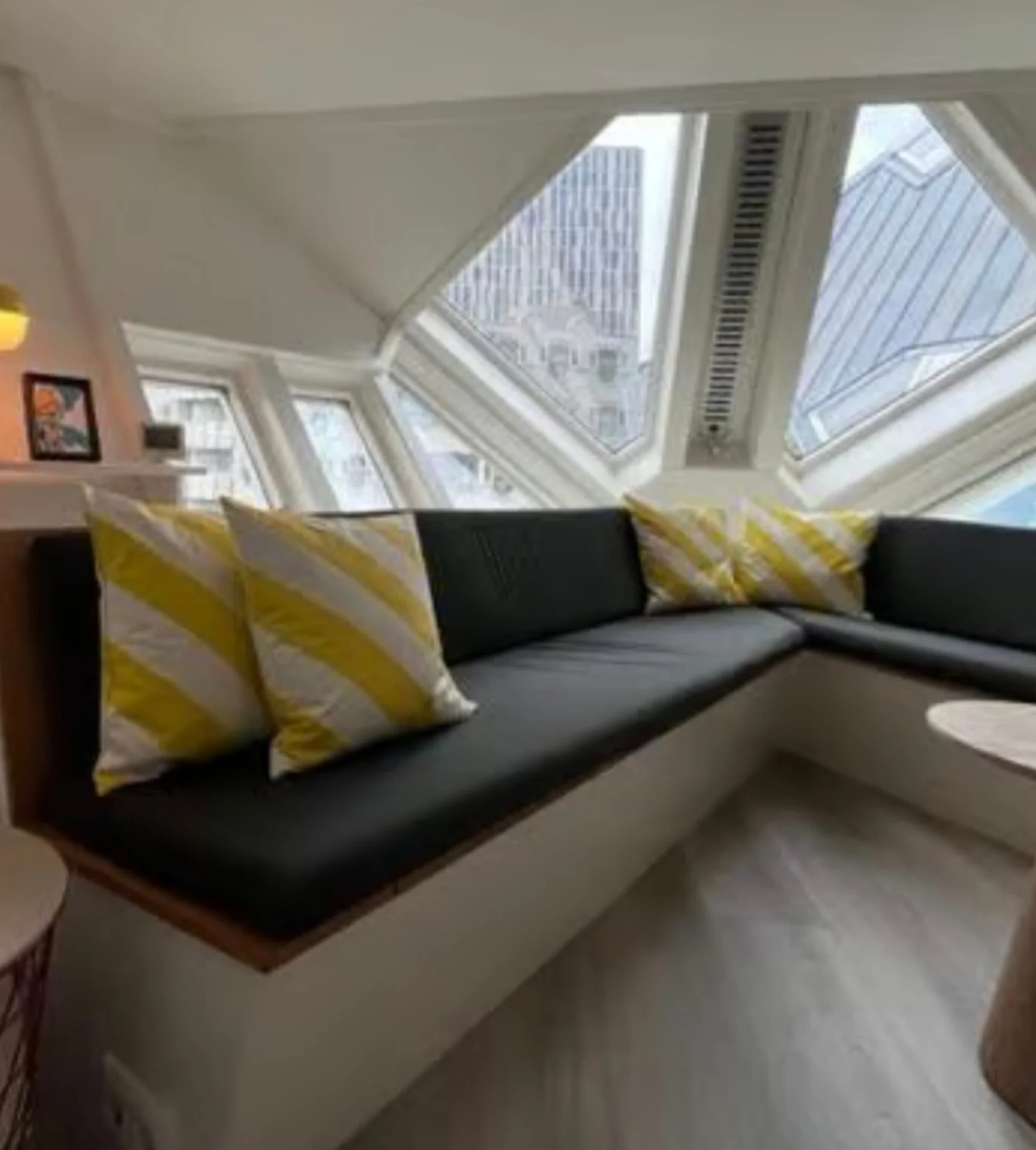 geblurde versie van de foto als achtergrond