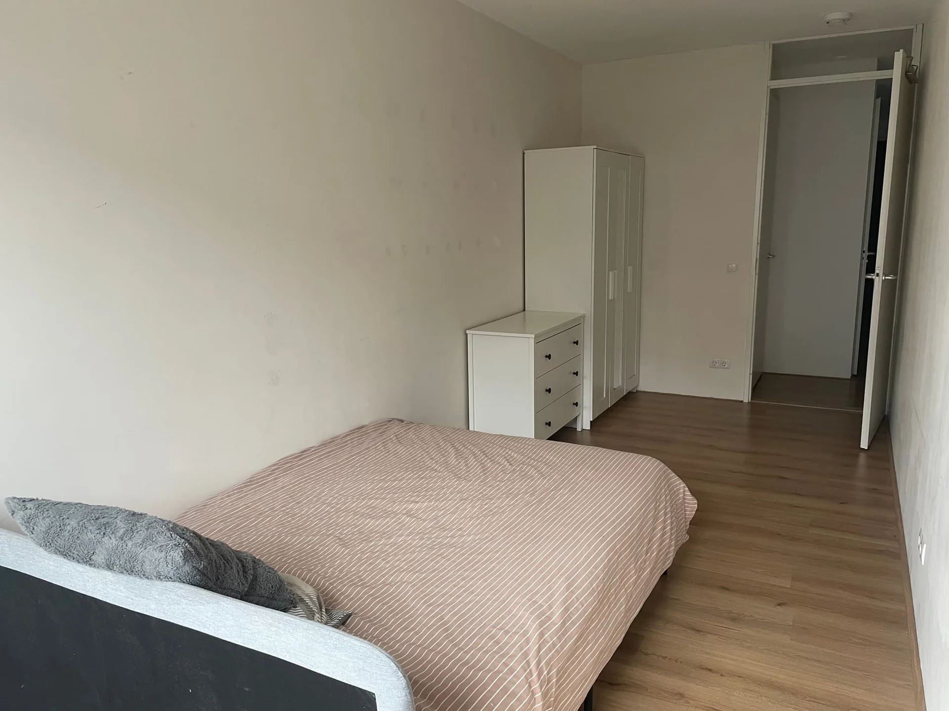 Foto van de Kamer gelegen aan de Maassluisstraat in Amsterdam