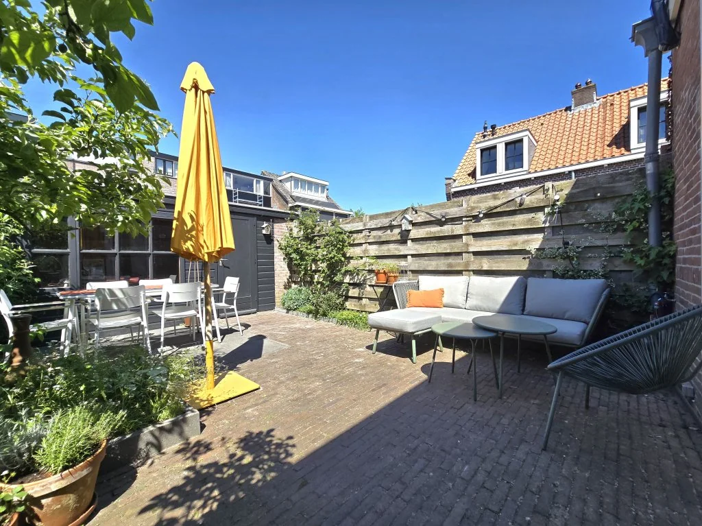 geblurde versie van de foto als achtergrond