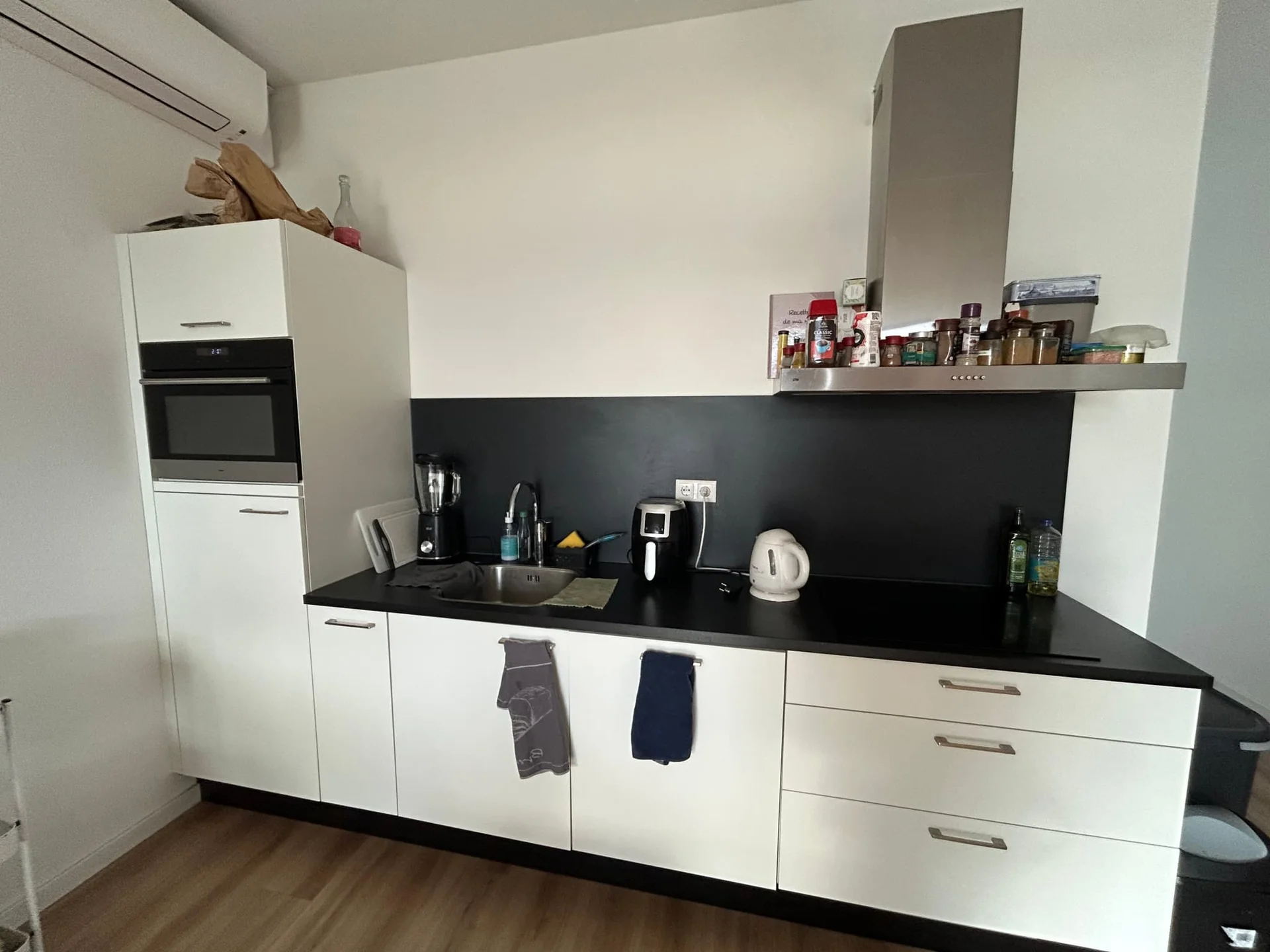 geblurde versie van de foto als achtergrond