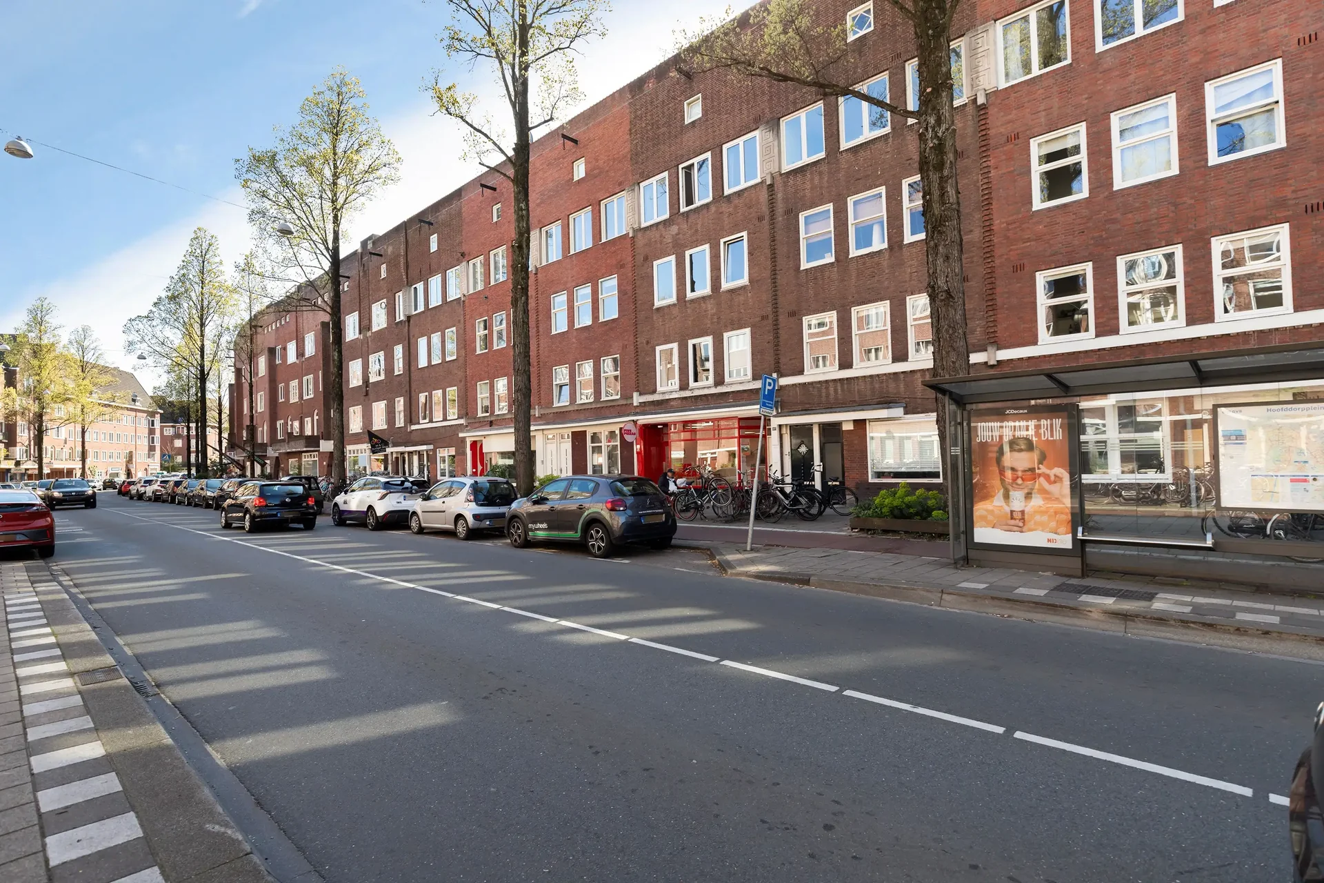 geblurde versie van de foto als achtergrond