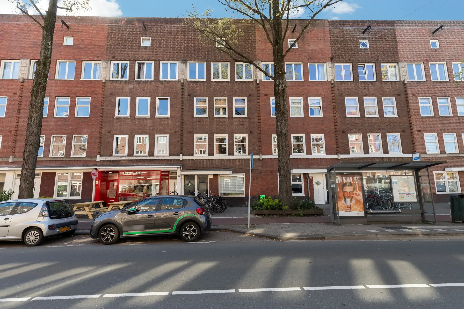 geblurde versie van de foto als achtergrond