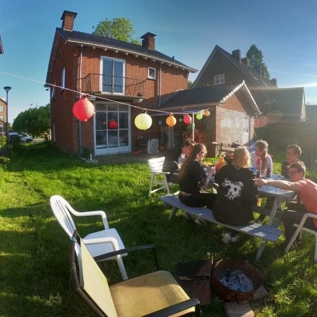 geblurde versie van de foto als achtergrond