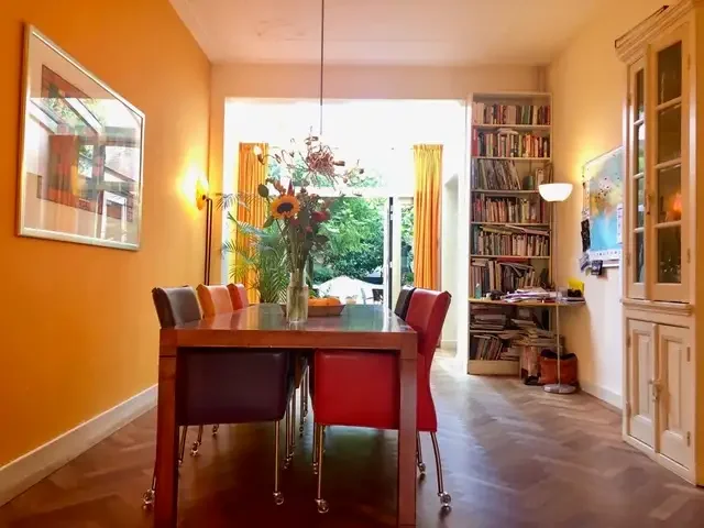 geblurde versie van de foto als achtergrond