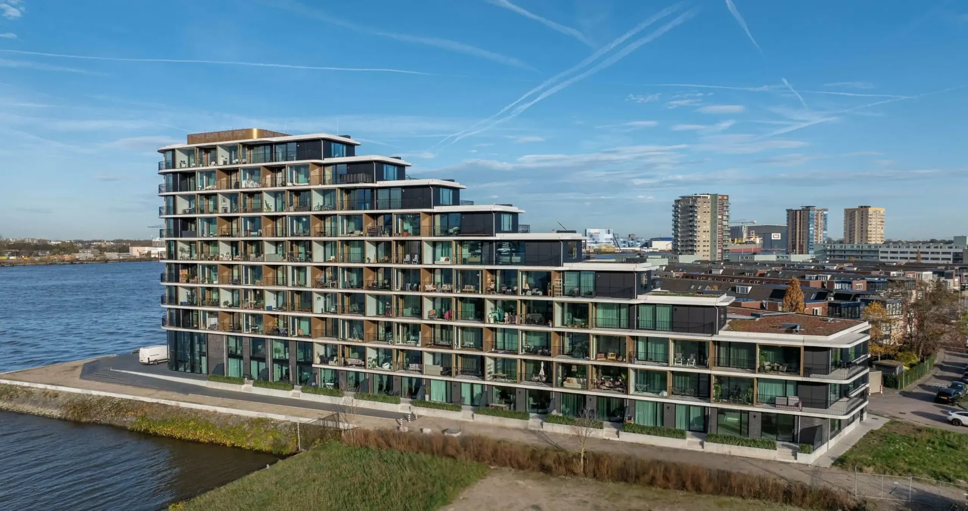 geblurde versie van de foto als achtergrond