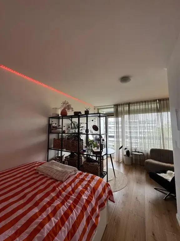 geblurde versie van de foto als achtergrond