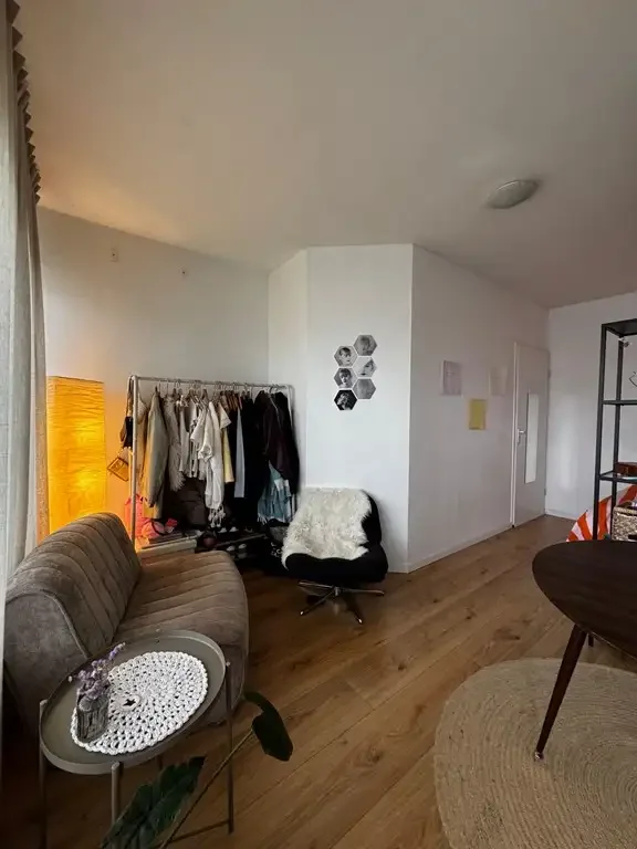 geblurde versie van de foto als achtergrond