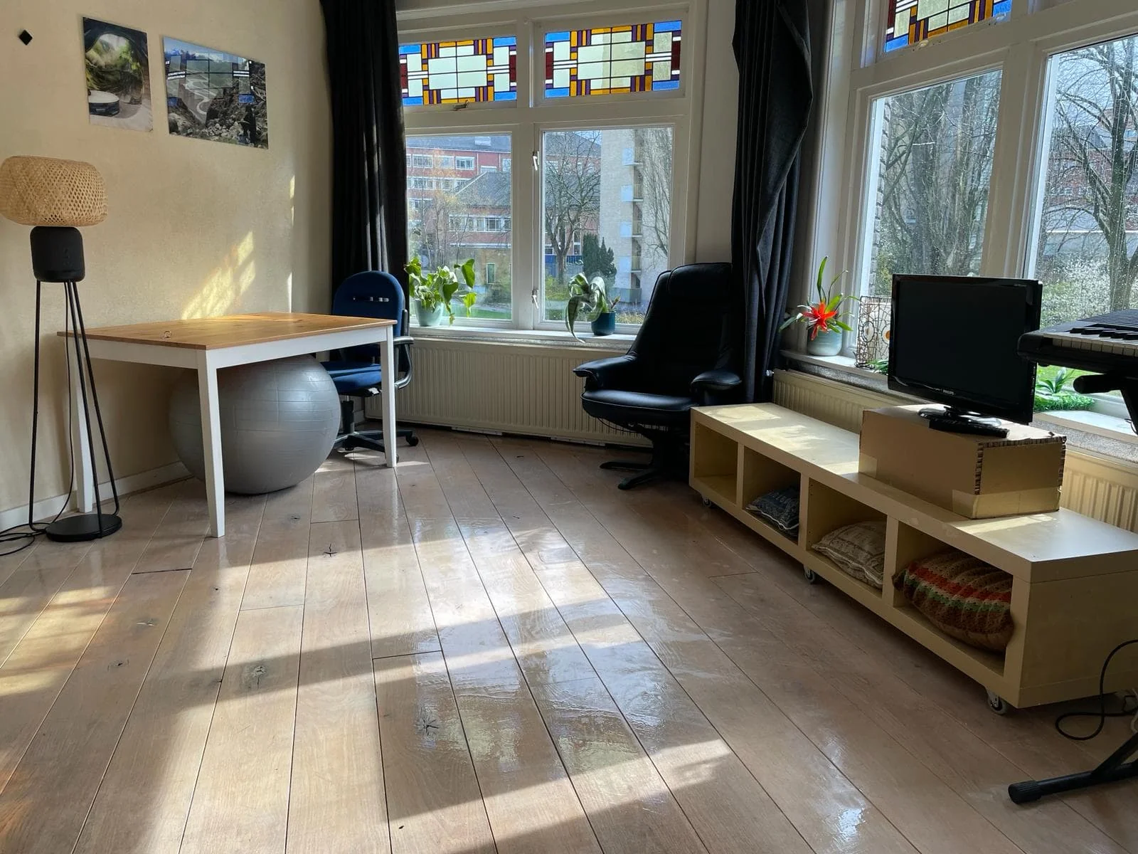 geblurde versie van de foto als achtergrond
