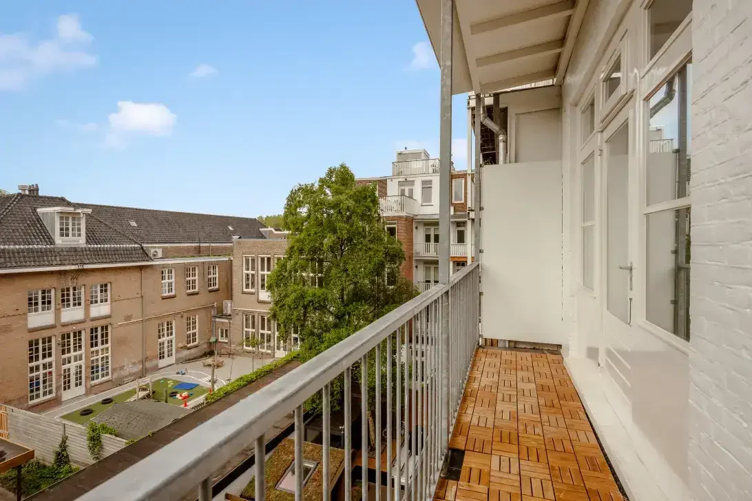 geblurde versie van de foto als achtergrond