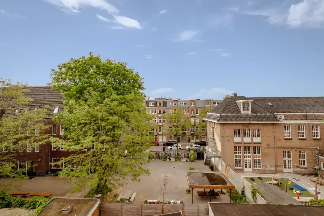 geblurde versie van de foto als achtergrond