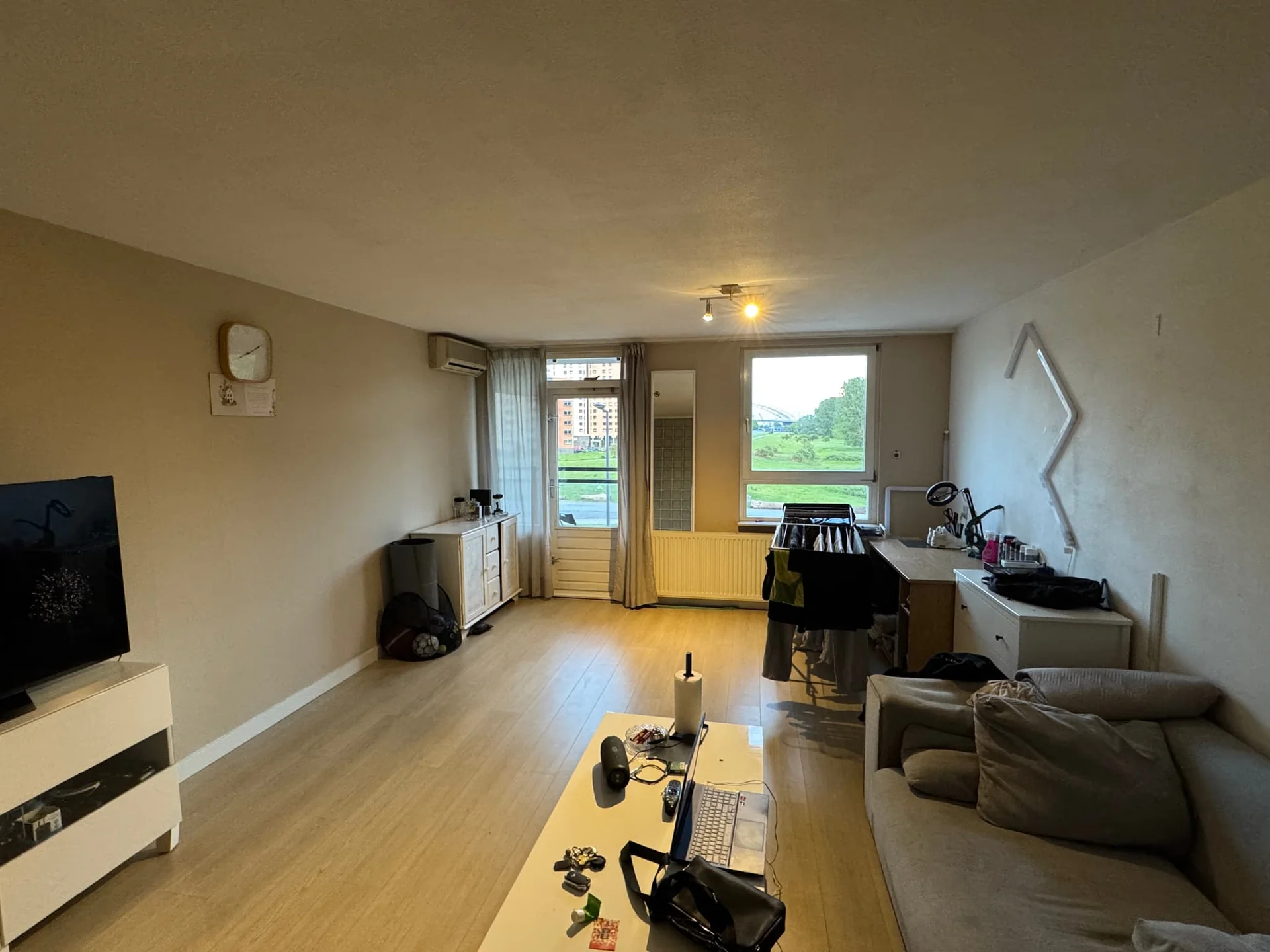 geblurde versie van de foto als achtergrond