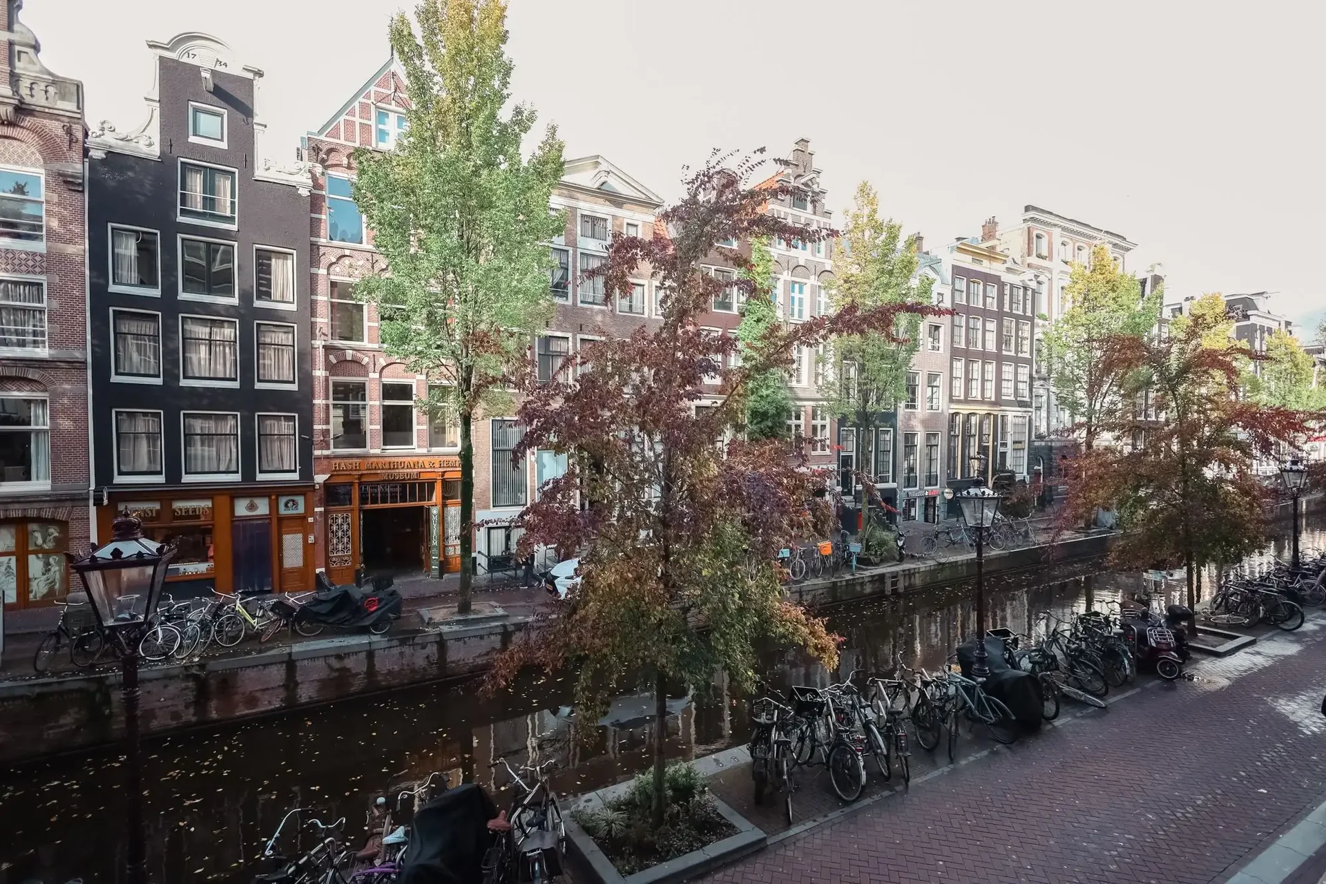 Foto van de Appartement gelegen aan de Oudezijds Achterburgwal in Amsterdam