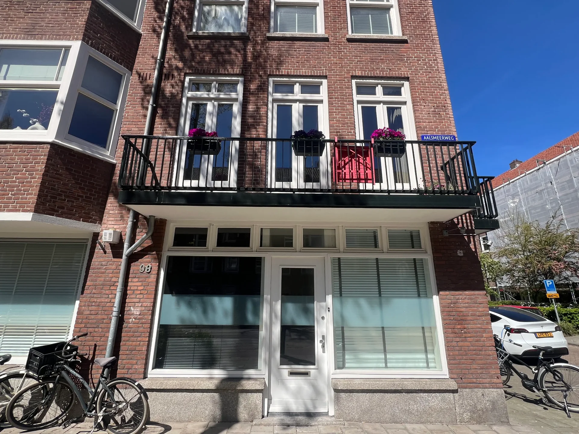 geblurde versie van de foto als achtergrond