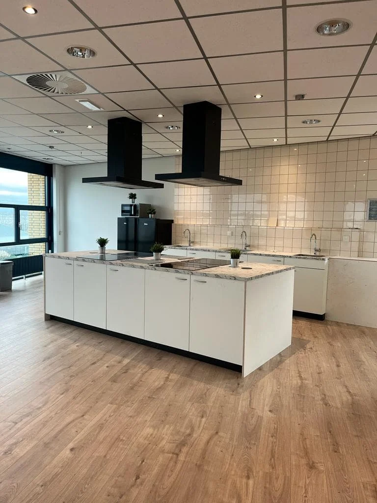 geblurde versie van de foto als achtergrond