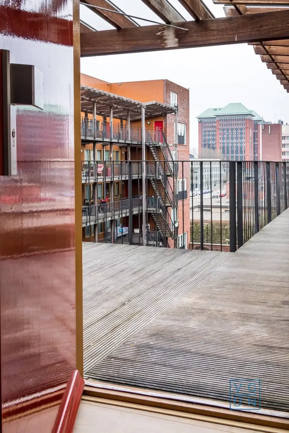 geblurde versie van de foto als achtergrond