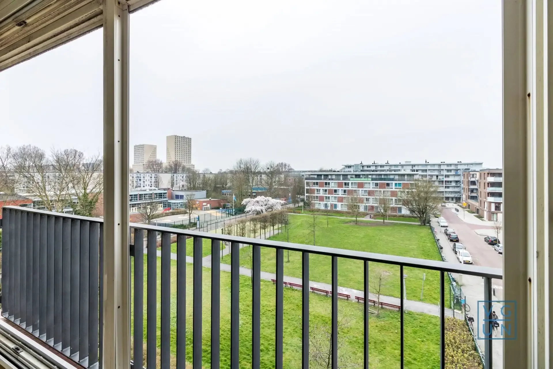 geblurde versie van de foto als achtergrond