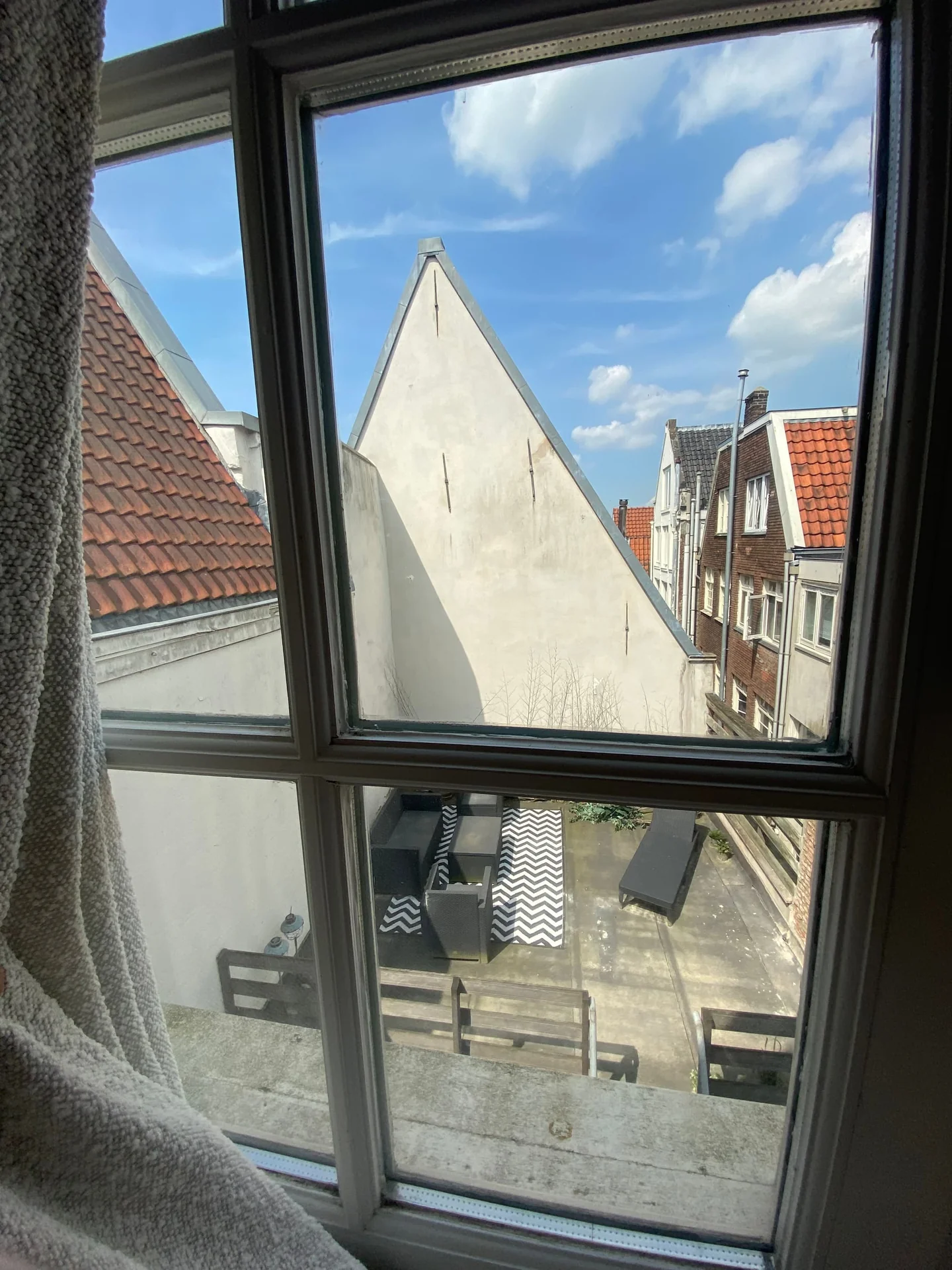 geblurde versie van de foto als achtergrond