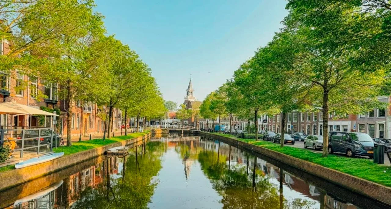 geblurde versie van de foto als achtergrond