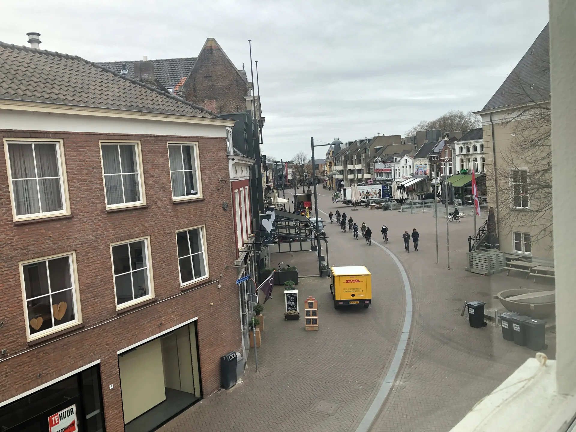 geblurde versie van de foto als achtergrond