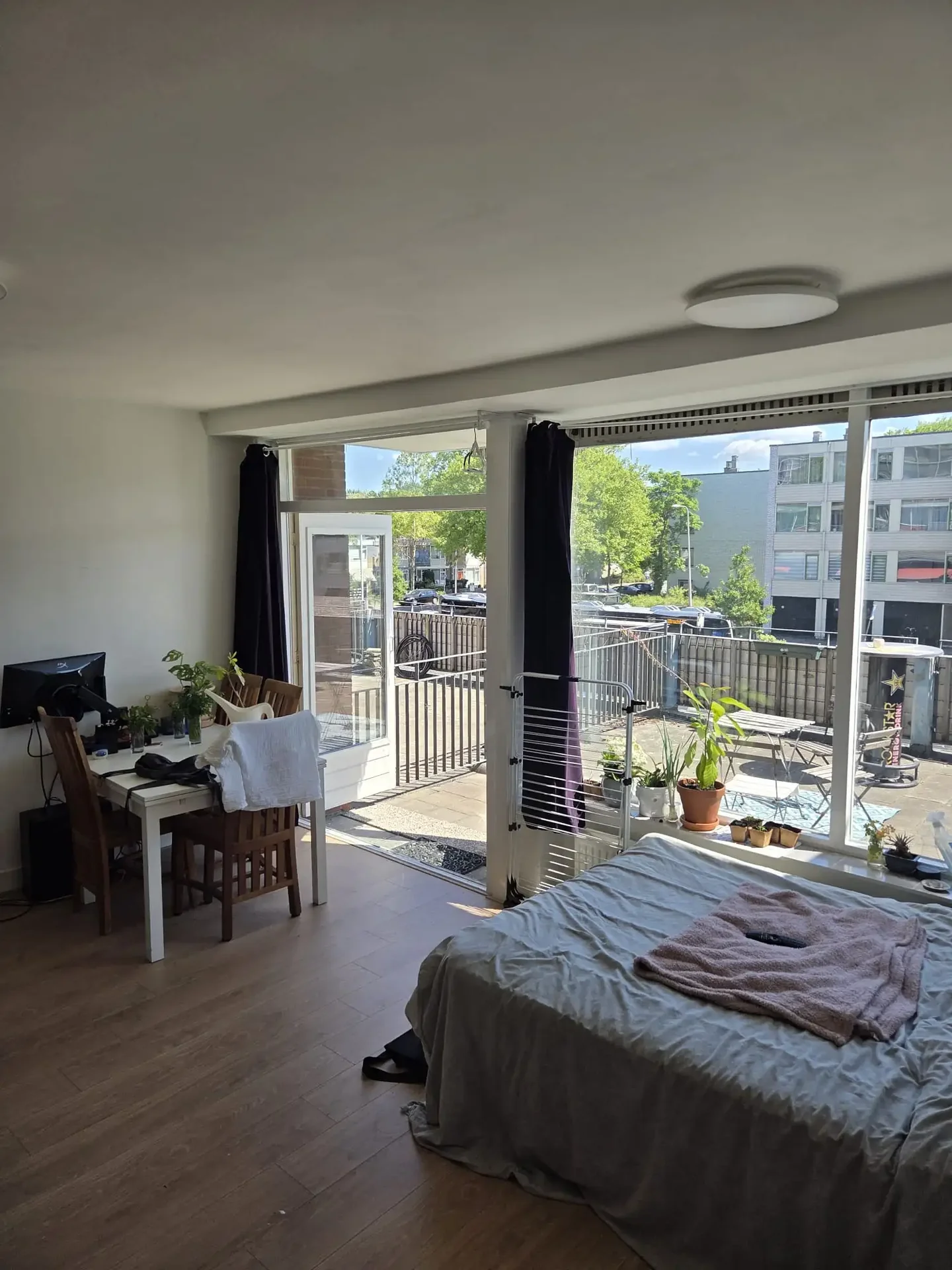 geblurde versie van de foto als achtergrond