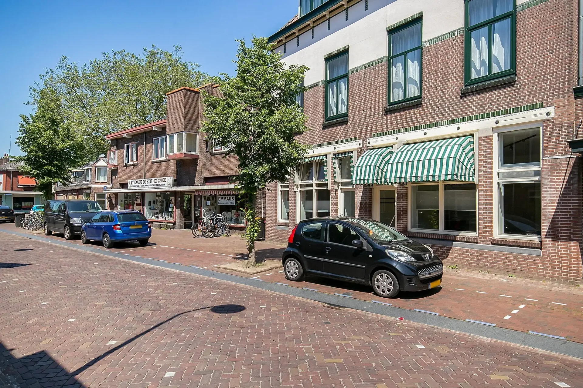 geblurde versie van de foto als achtergrond
