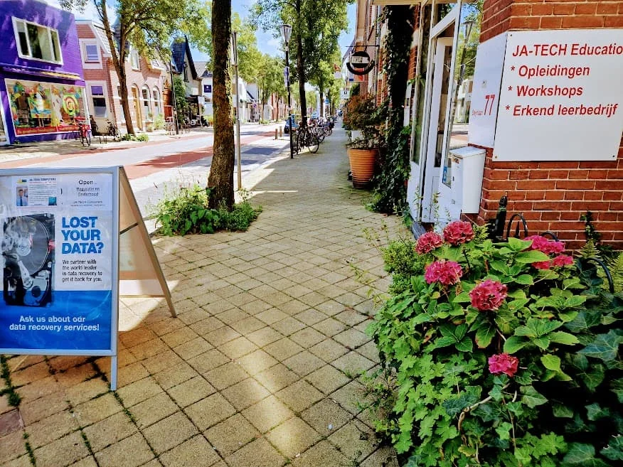 geblurde versie van de foto als achtergrond
