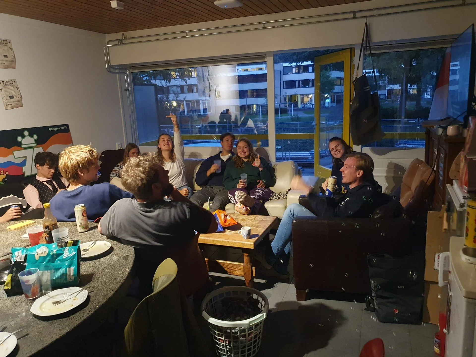 geblurde versie van de foto als achtergrond