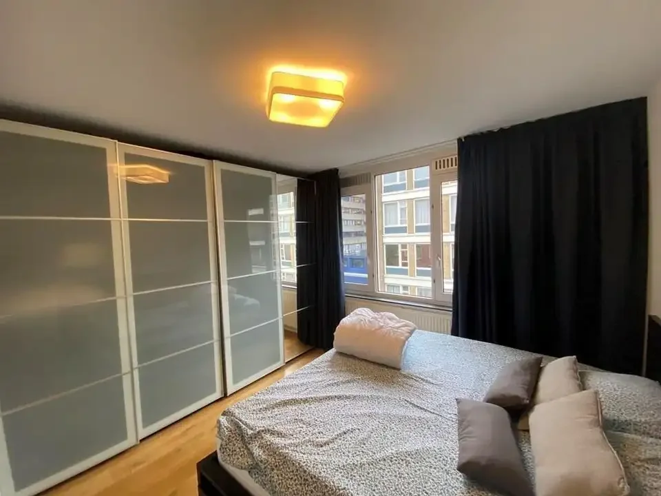 geblurde versie van de foto als achtergrond