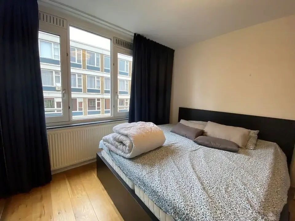 geblurde versie van de foto als achtergrond