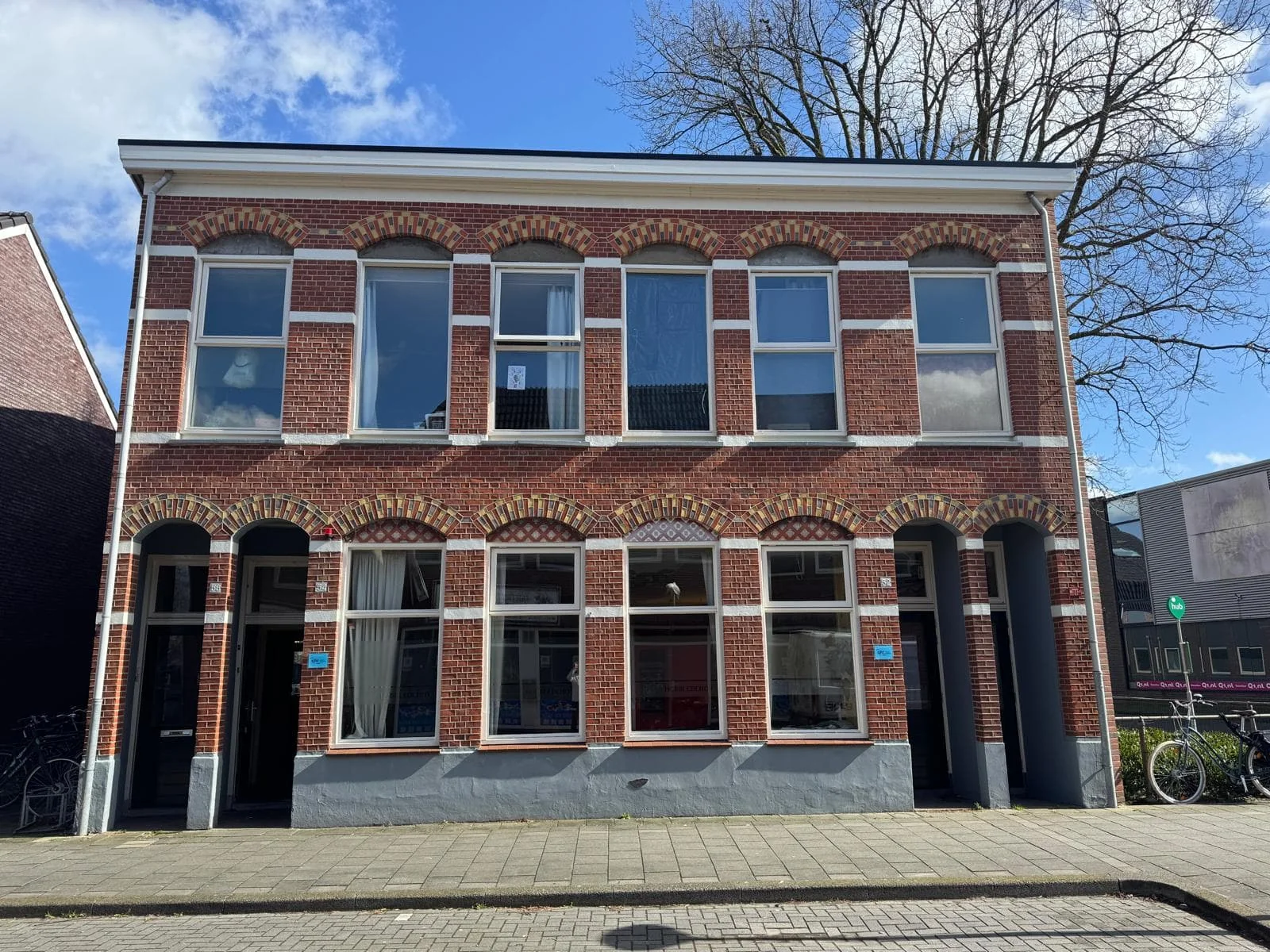 geblurde versie van de foto als achtergrond