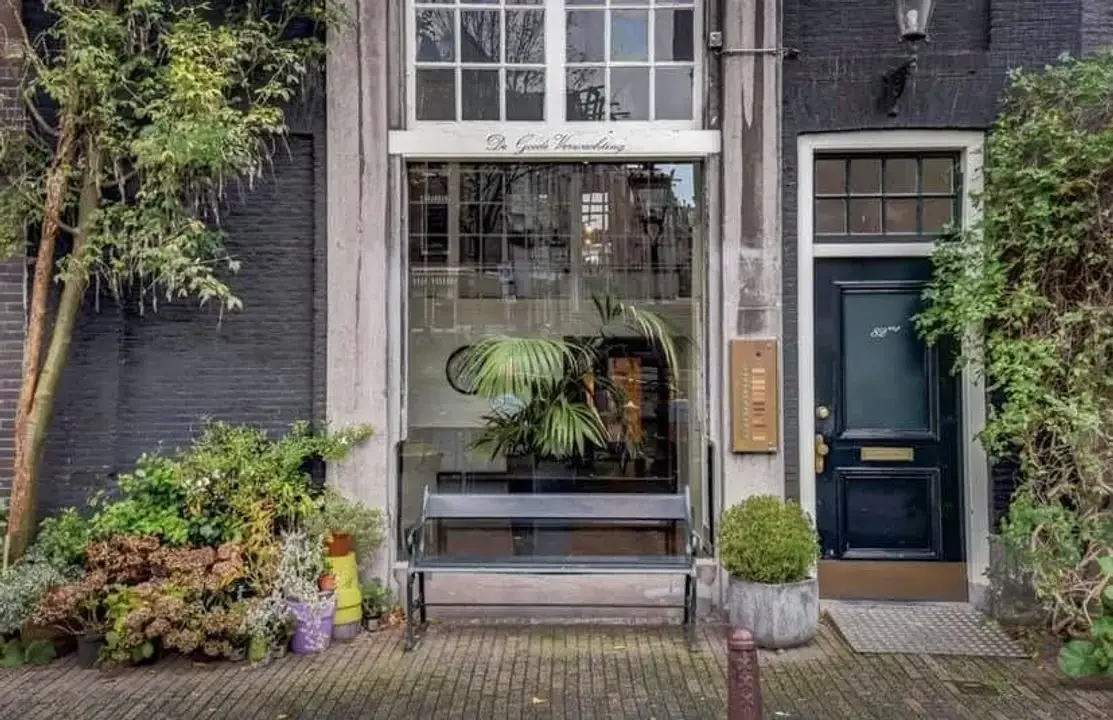 geblurde versie van de foto als achtergrond