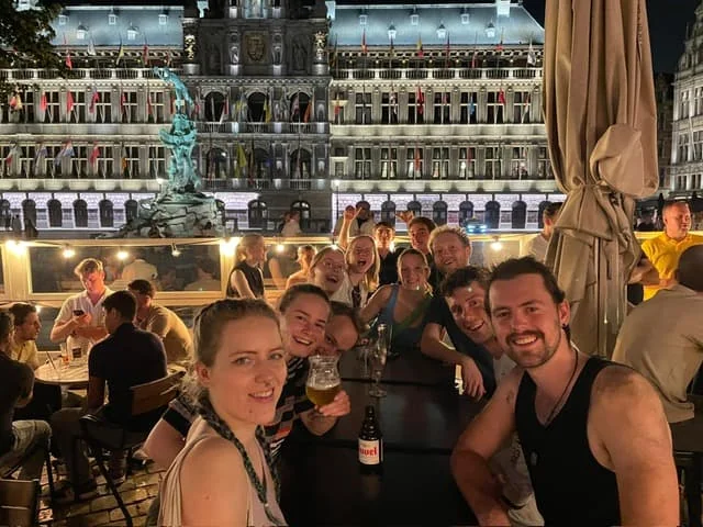 geblurde versie van de foto als achtergrond