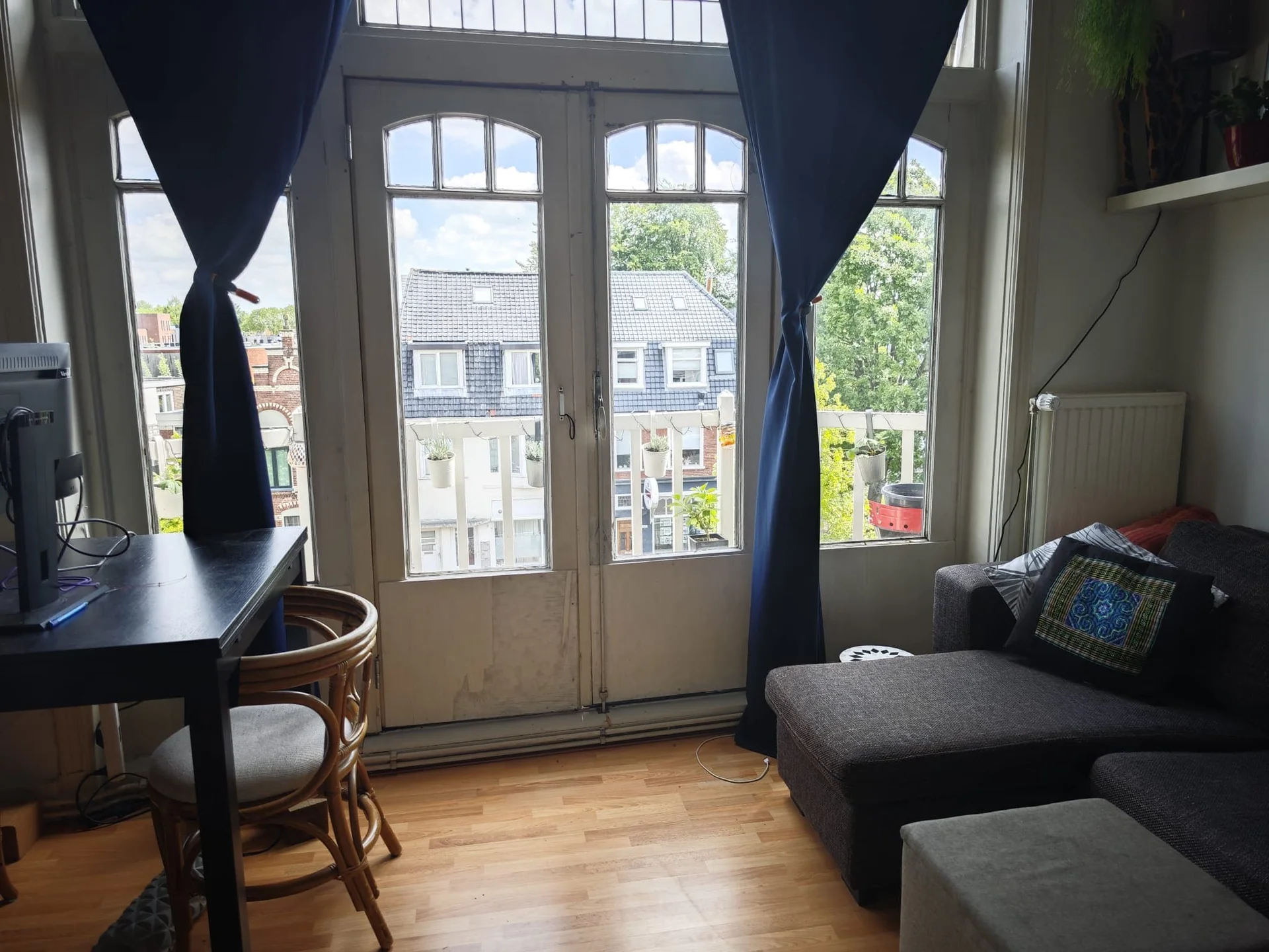 geblurde versie van de foto als achtergrond