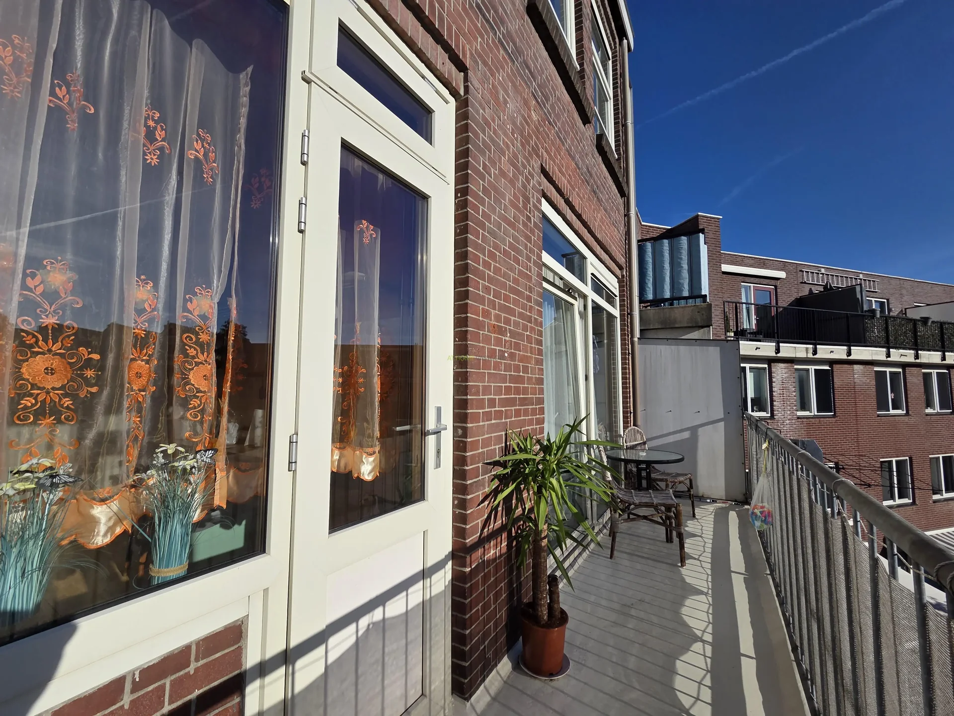 geblurde versie van de foto als achtergrond