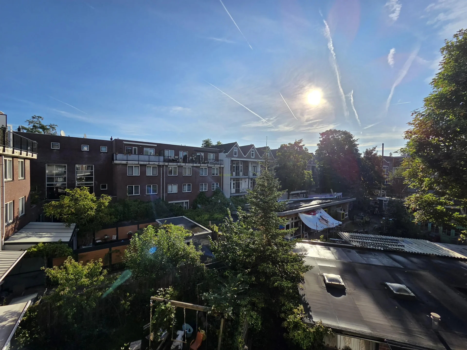 geblurde versie van de foto als achtergrond