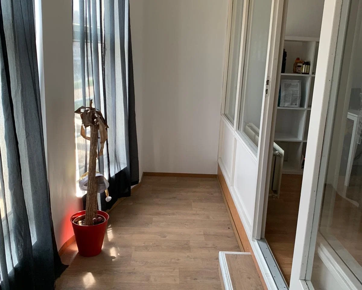 geblurde versie van de foto als achtergrond