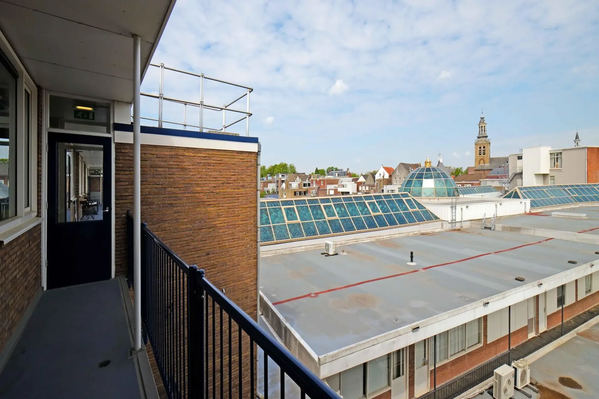 geblurde versie van de foto als achtergrond