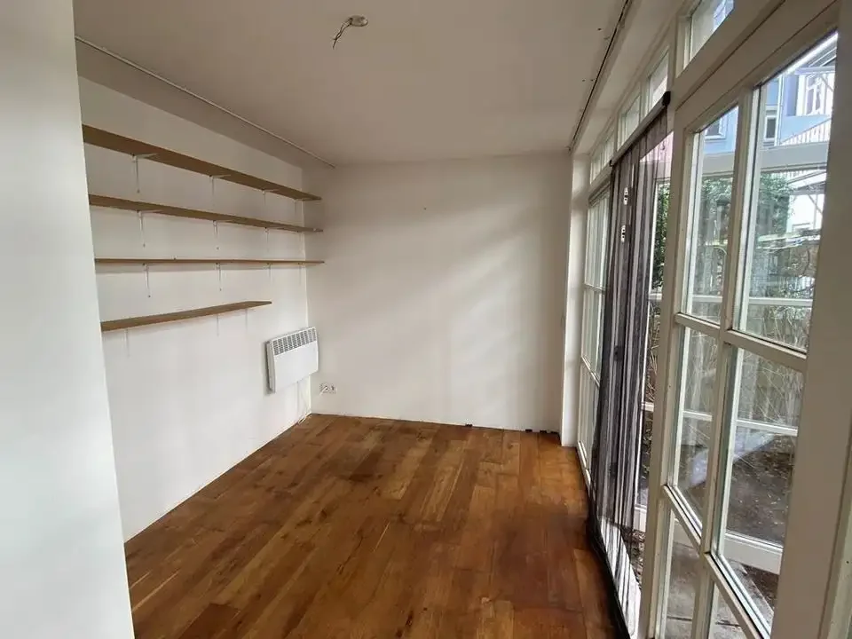 geblurde versie van de foto als achtergrond