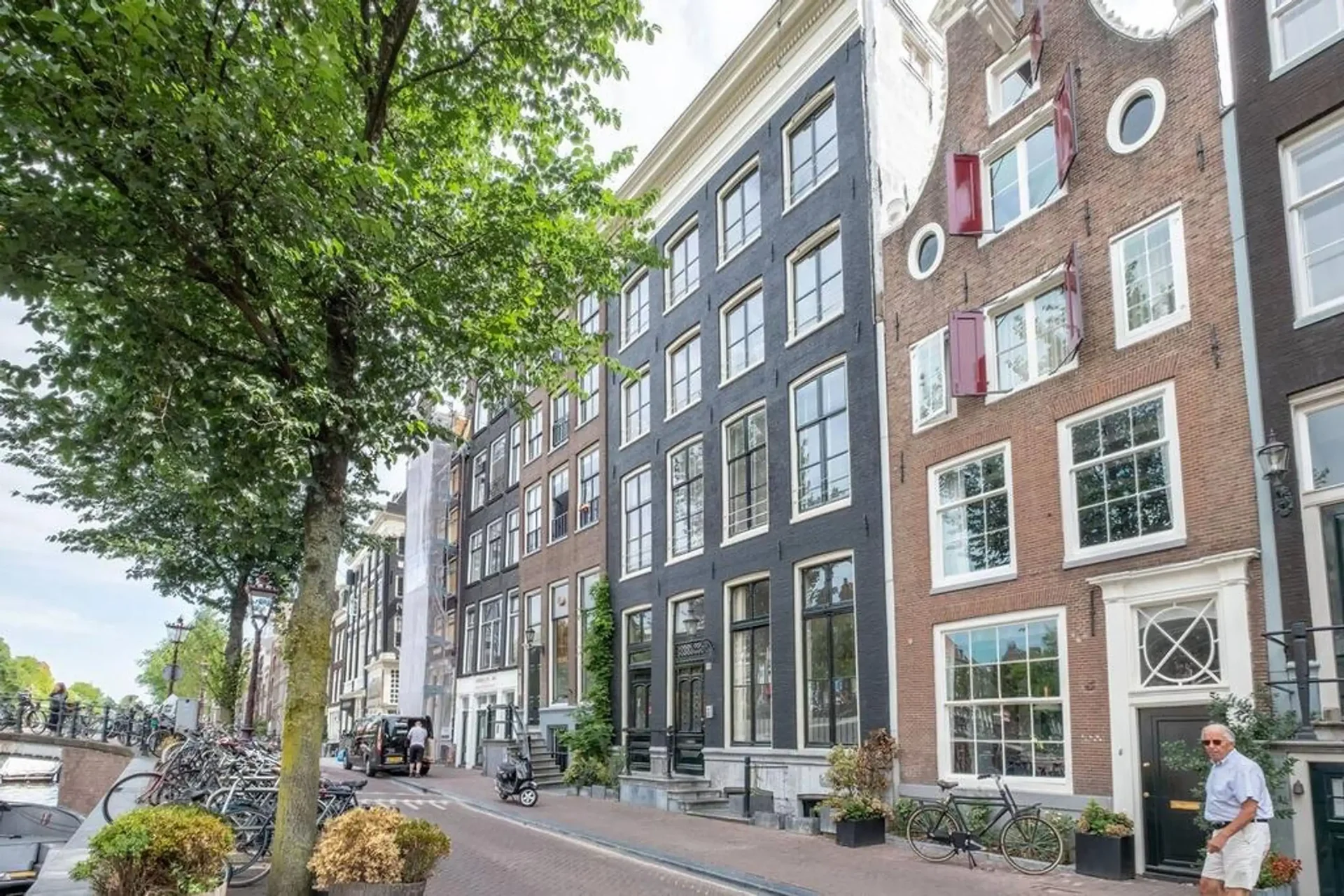 geblurde versie van de foto als achtergrond