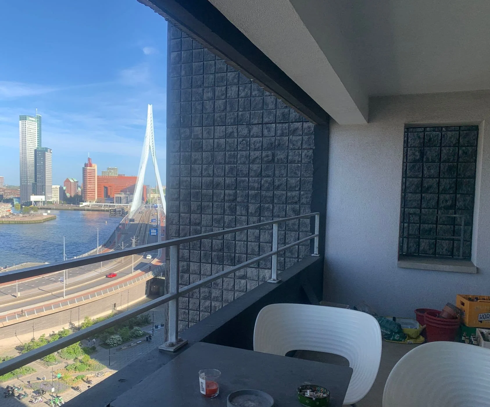 geblurde versie van de foto als achtergrond
