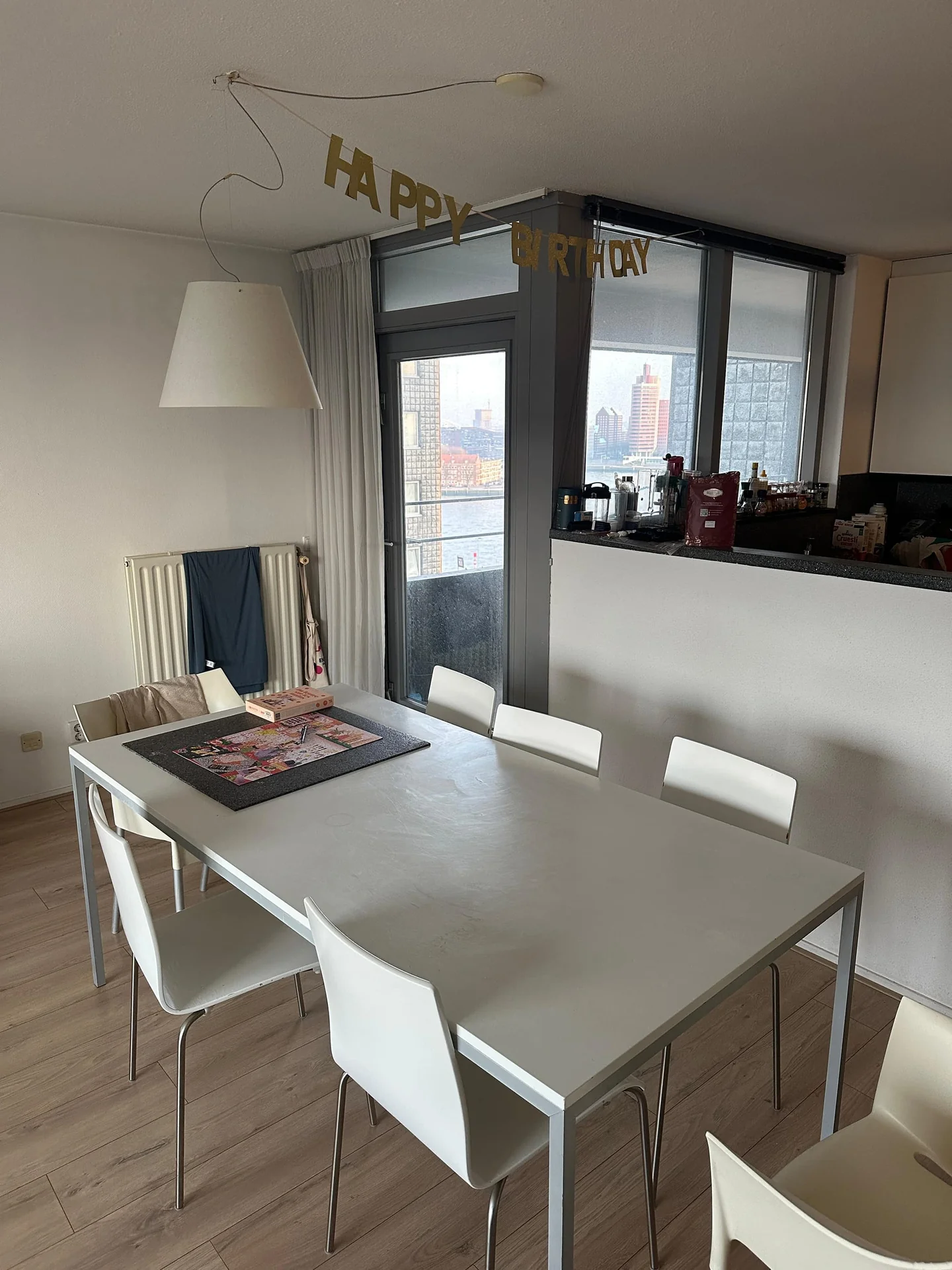 geblurde versie van de foto als achtergrond