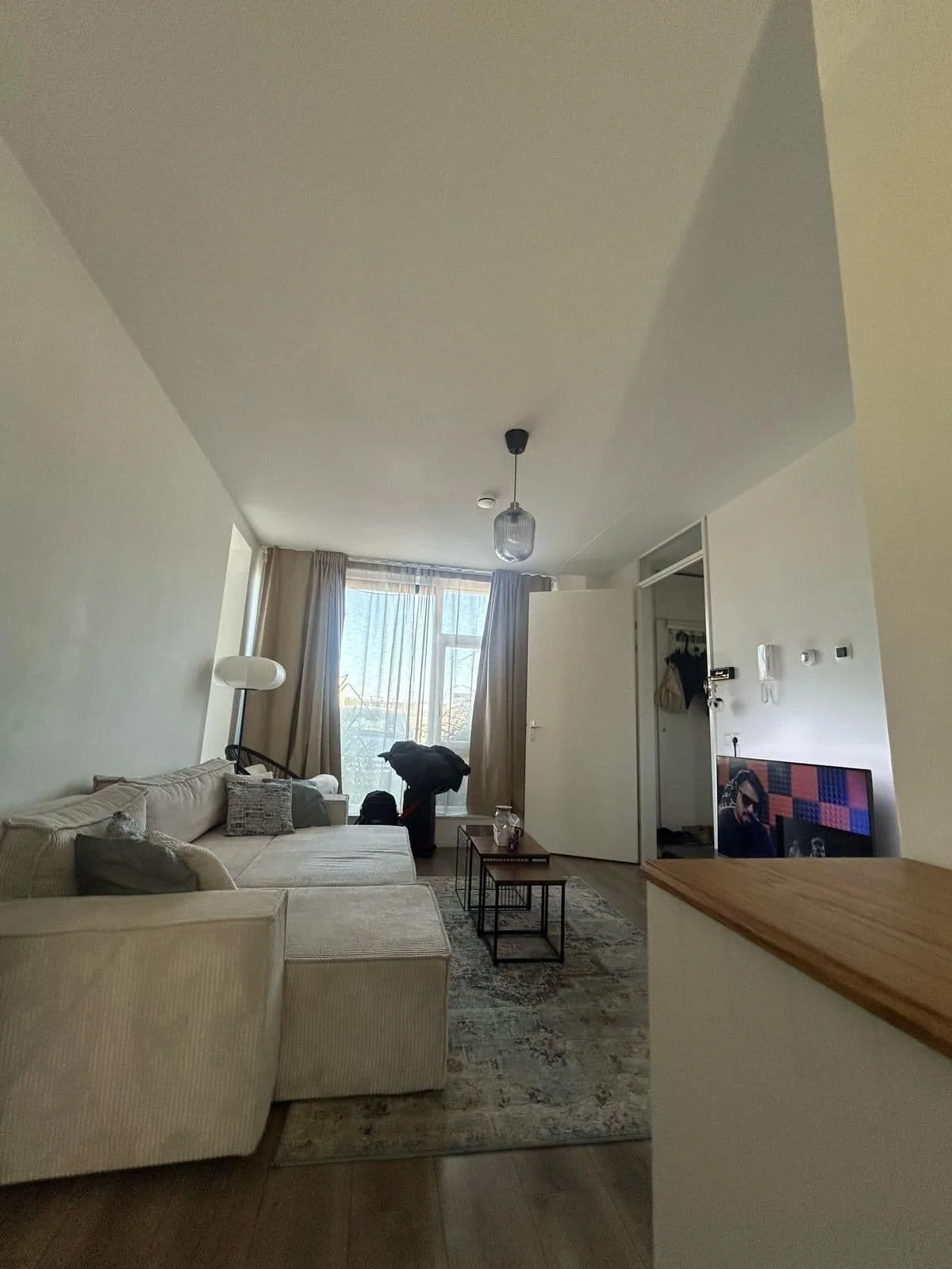 geblurde versie van de foto als achtergrond