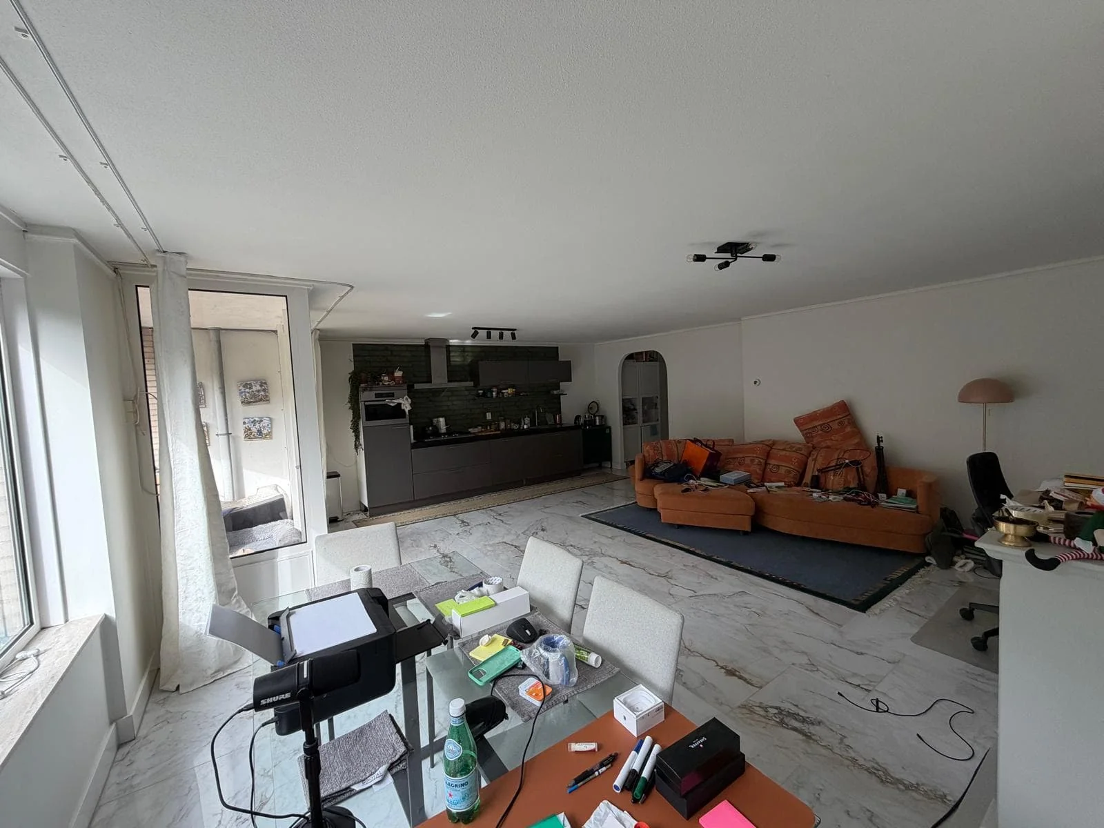 geblurde versie van de foto als achtergrond
