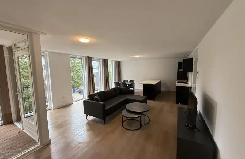 geblurde versie van de foto als achtergrond