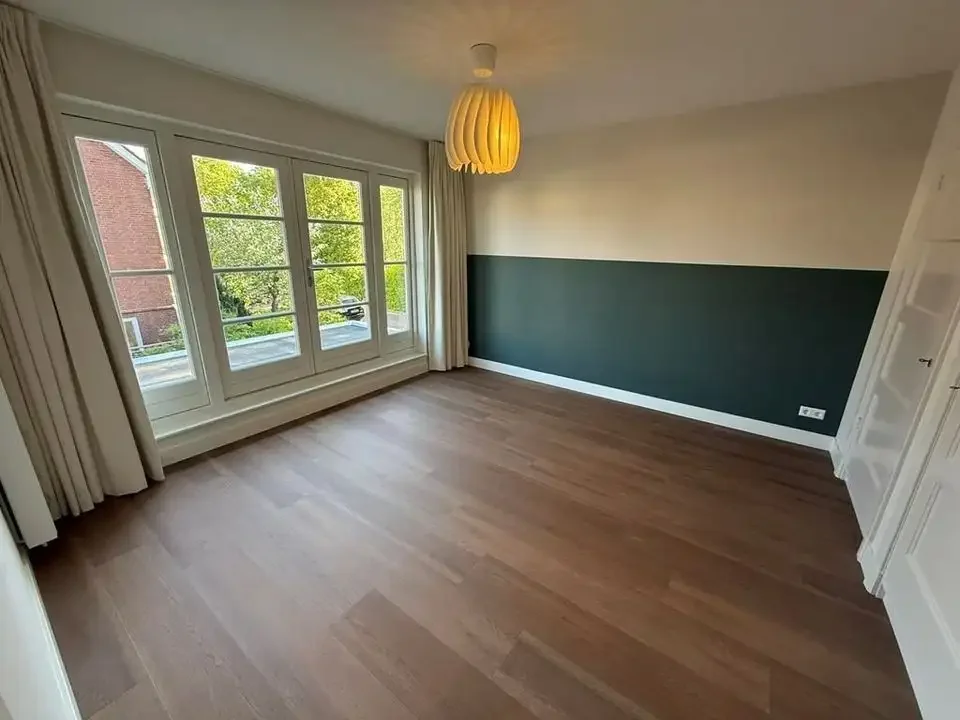 geblurde versie van de foto als achtergrond
