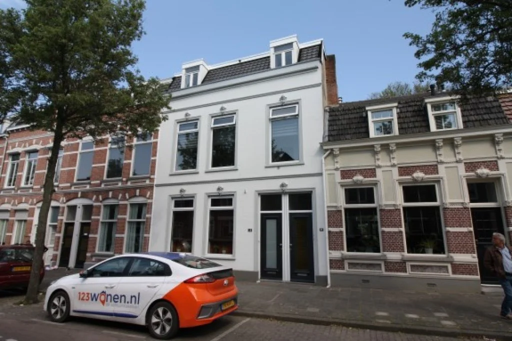 geblurde versie van de foto als achtergrond